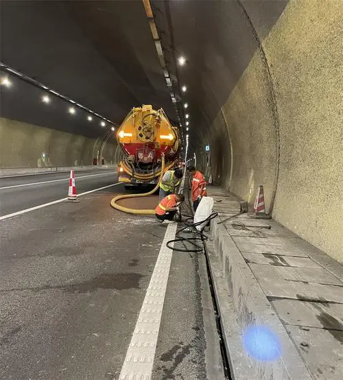 城固隧道排水渠清淤